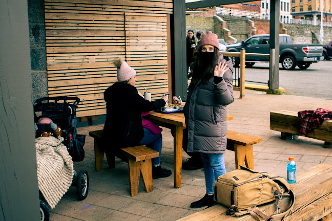 Comentarii opinii despre L'Authentique Poutine and Burgers