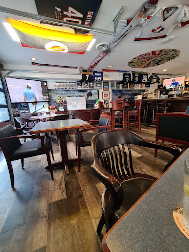 Comentarii opinii despre The Roster Sports Club Bar & Grill