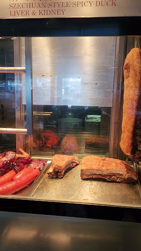 1423 Centre St N, Calgary, AB T2E 2R8