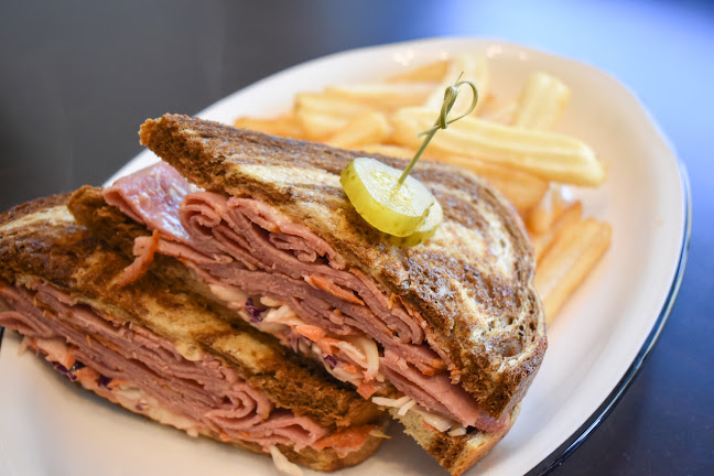 Uptown Eatery - Hospitality and gastronomy