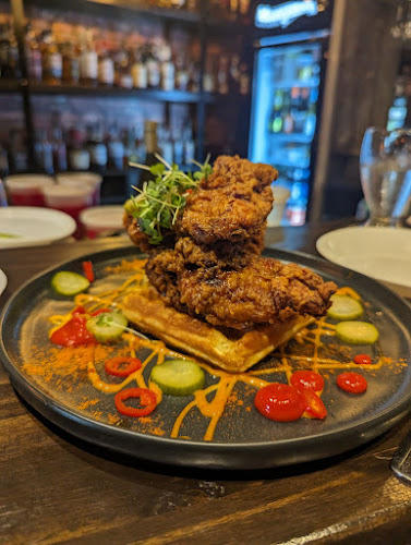 Comentarii opinii despre Moonshin'hers Café Bistro Inc.