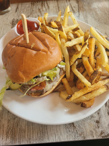 Opinii despre Lakeside Beach Club în Cultus Lake - Hospitality and gastronomy