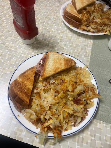 Opinii despre Bud's Restaurant în Kitchener - Hospitality and gastronomy