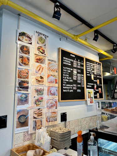 1701 Powell St #109, Vancouver, BC V5L 5C9