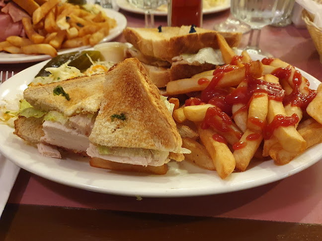 Opinii despre Peter's on Eglinton Restaurant în Mississauga - Hospitality and gastronomy