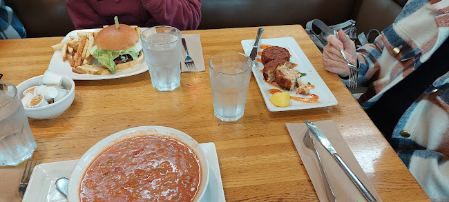 6408 Bay St, West Vancouver, BC V7W 2H1