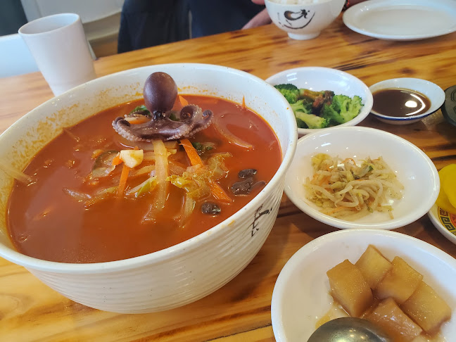 823 Bay St, Victoria, BC V8T 1R3