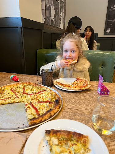 Comentarii opinii despre Famoso Italian Pizzeria - Coquitlam Centre