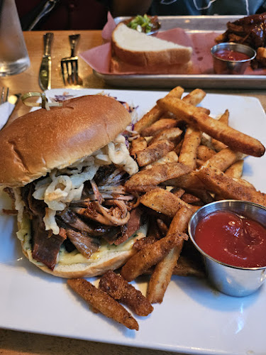 Comentarii opinii despre Smoke and Bones BBQ