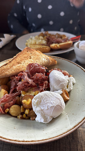 Fionns Grant Park - Hospitality and gastronomy