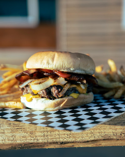 Opinii despre L'Authentique Poutine and Burgers în Victoria - Hospitality and gastronomy