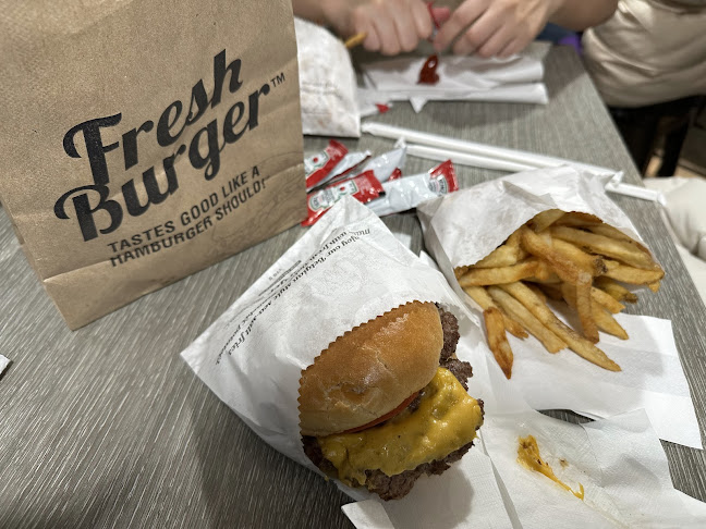 Fresh Burger Yonge st - Hospitality and gastronomy