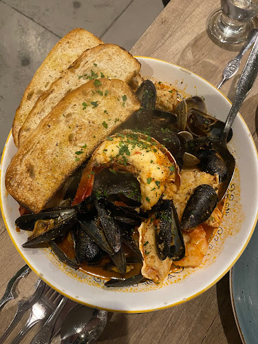 Opinii despre Perla Oyster Bar & Grill în Woodbridge - Hospitality and gastronomy