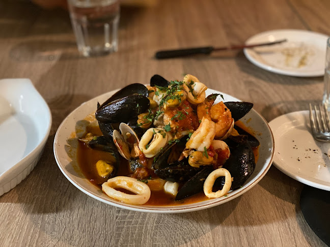 Opinii despre Pizzeria Via Napoli în Etobicoke - Hospitality and gastronomy