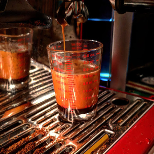 Opinii despre Cracked Bean Co. Coffee în Grande Prairie - Hospitality and gastronomy