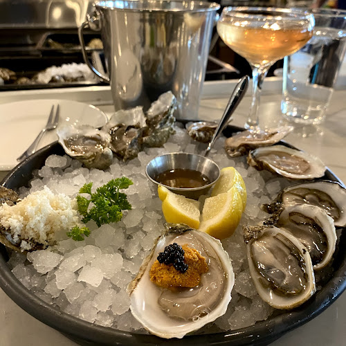 Fanny Bay Oyster Bar & Shellfish Market - Hospitality and gastronomy