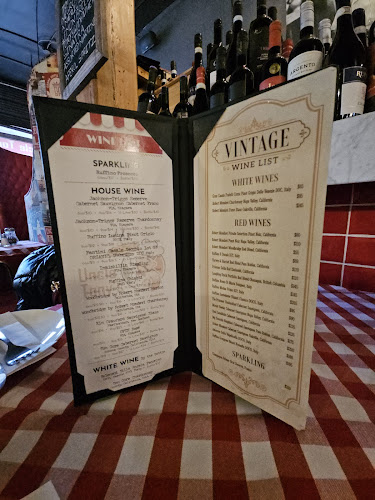 38 Wellington St E, Toronto, ON M5E 1C7