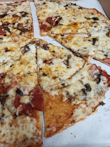 Gondola Pizza West Kildonan, Maples, Tyndall Park, Riverbend, Rivergrove, Whistler Hollow, AmberTrails, Castlebury Meadows - Hospitality and gastronomy