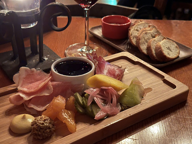 944 Fort St, Victoria, BC V8V 3K2