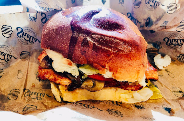 Sheli's Burgers & Fried Chicken - Hospitality and gastronomy