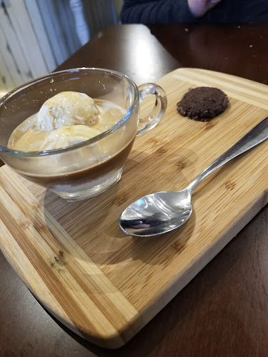 1600 Mackay Rd, North Vancouver, BC V7P 2M4