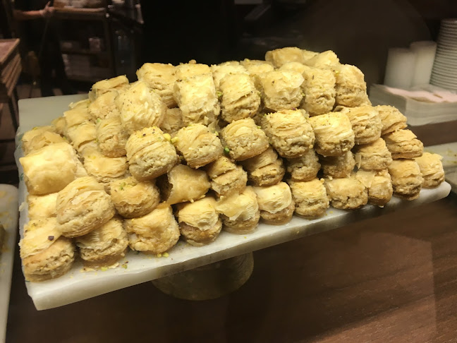 560 Robson St, Vancouver, BC V6B 2B7