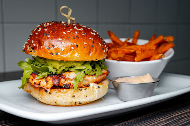 Opinii despre O2's West în Edmonton - Hospitality and gastronomy