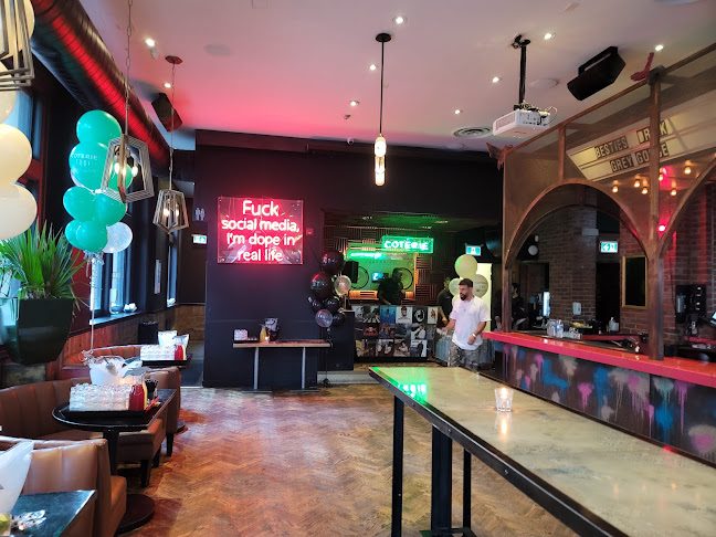 668 King St W, Toronto, ON M5V 1M7