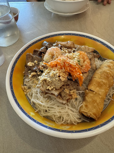 Mi Hong Restaurant - Hospitality and gastronomy