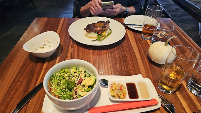 Glo Restaurant + Lounge