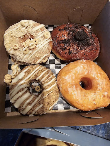 589 N Service Rd, Mississauga, ON L5A 3Y2