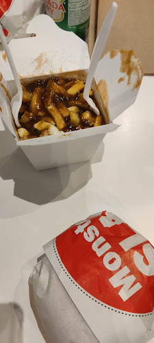 Opinii despre Slab Burgers | The Slab Pizza în Toronto - Hospitality and gastronomy