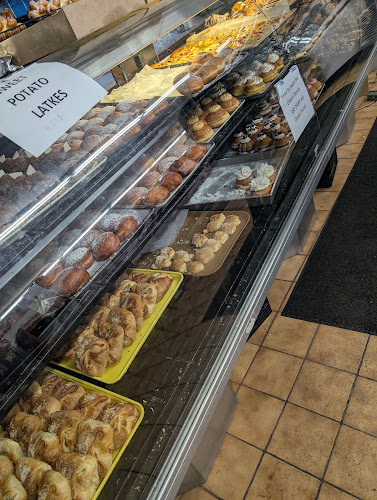 2885 Bathurst St, Old Toronto, ON M6B 3A4