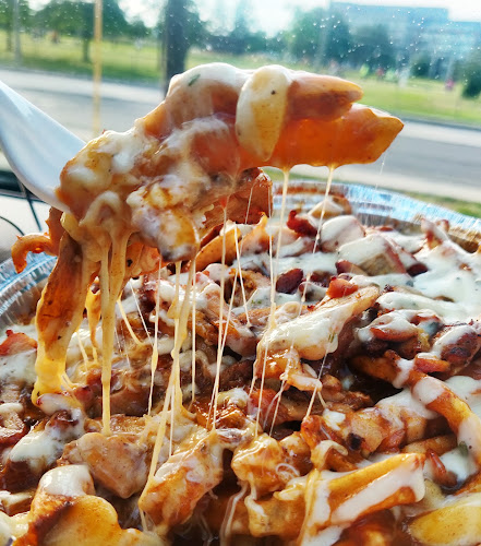 1588 Walkley Rd, Ottawa, ON K1V 6P4