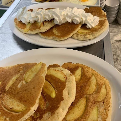 Passek's Classics Restaurant & Bakery - Hospitality and gastronomy