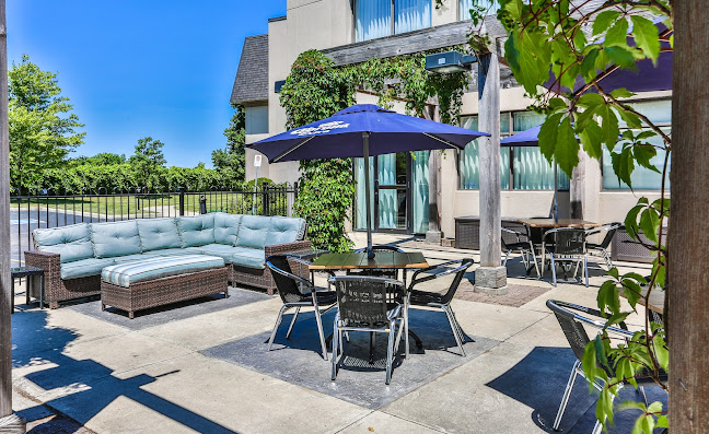 19 Holiday Dr, Brantford, ON N3R 7J4