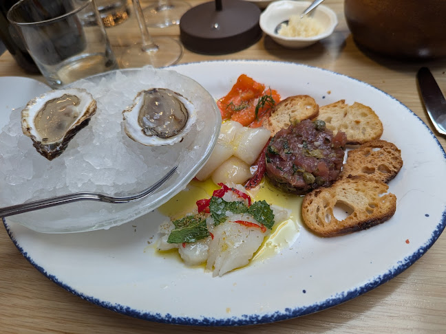 Manulife Centre, 55 Bloor St W, Toronto, ON M4W 1A6