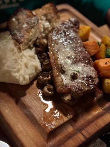 Tomahawk Restaurant - Hospitality and gastronomy