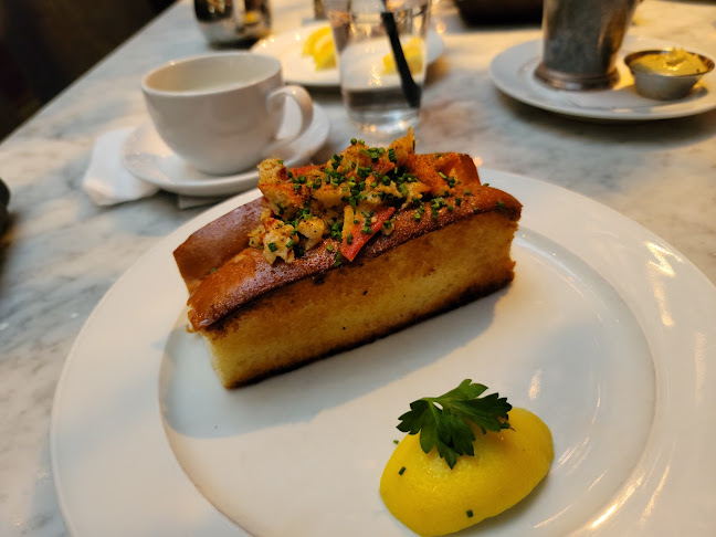 RH Courtyard Restaurant at RH Toronto - Hospitality and gastronomy