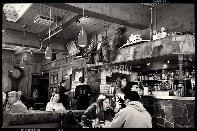 6408 Bay St, West Vancouver, BC V7W 2H1