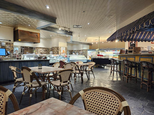 10150 Jasper Ave #201, Edmonton, AB T5J 1W4