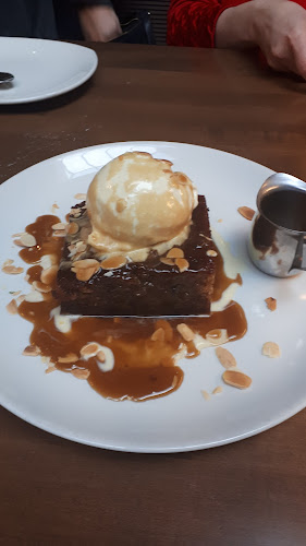 Moxies Victoria Restaurant - Hospitality and gastronomy