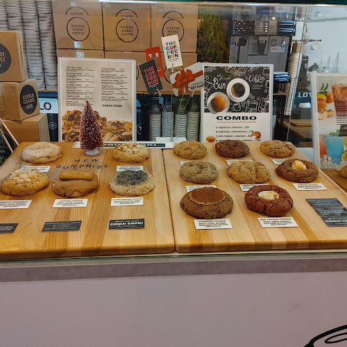 Comentarii opinii despre The Coffee Bun Bakery & Cafe