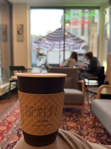 2213 W Broadway, Vancouver, BC V6K 2E4