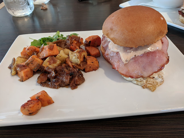 Opinii despre Big Feast Bistro în Maple Ridge - Hospitality and gastronomy