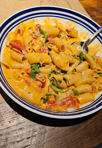 2429 Fairview St, Burlington, ON L7R 2E3