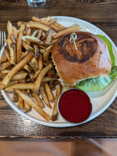 Opinii despre Bight Restaurant & Bar în Thunder Bay - Hospitality and gastronomy