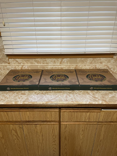 Gondola Pizza West Kildonan, Maples, Tyndall Park, Riverbend, Rivergrove, Whistler Hollow, AmberTrails, Castlebury Meadows - Hospitality and gastronomy