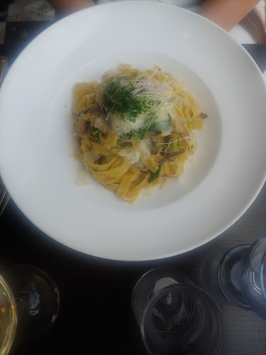 Garlic's of London - London