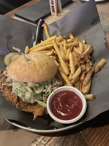 219 Rathburn Rd W, Mississauga, ON L5B 4C1